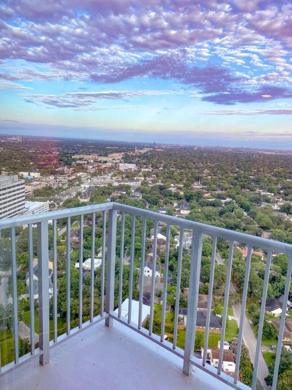 Medcenter Vacation Glasspad Skyline Views, 1 Free Prking Spot, Sleeps 4, Ask For Rental Car Option Houston Exterior photo
